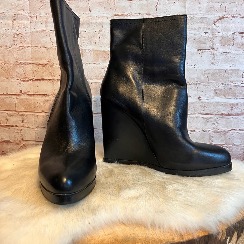 Truth or Dare by Madonna leather ankle wedge boots size 9